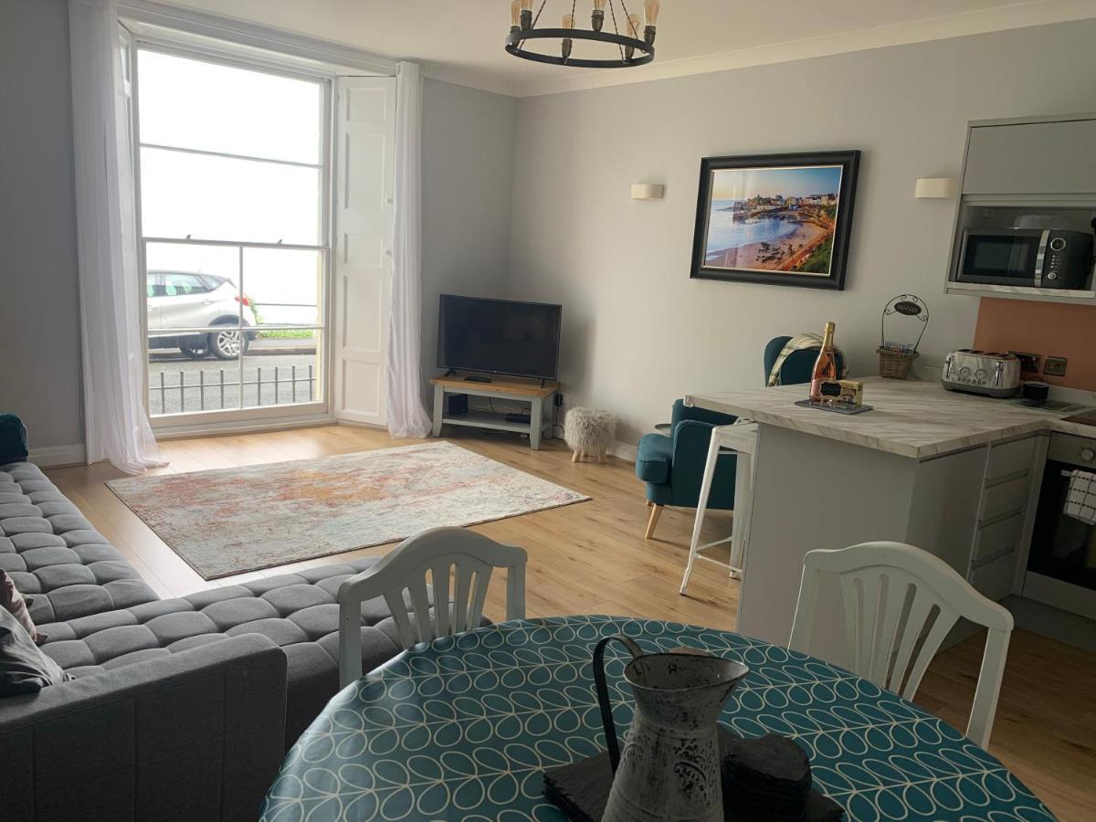 Beautiful Flat With Harbour Views Tenby Exterior photo