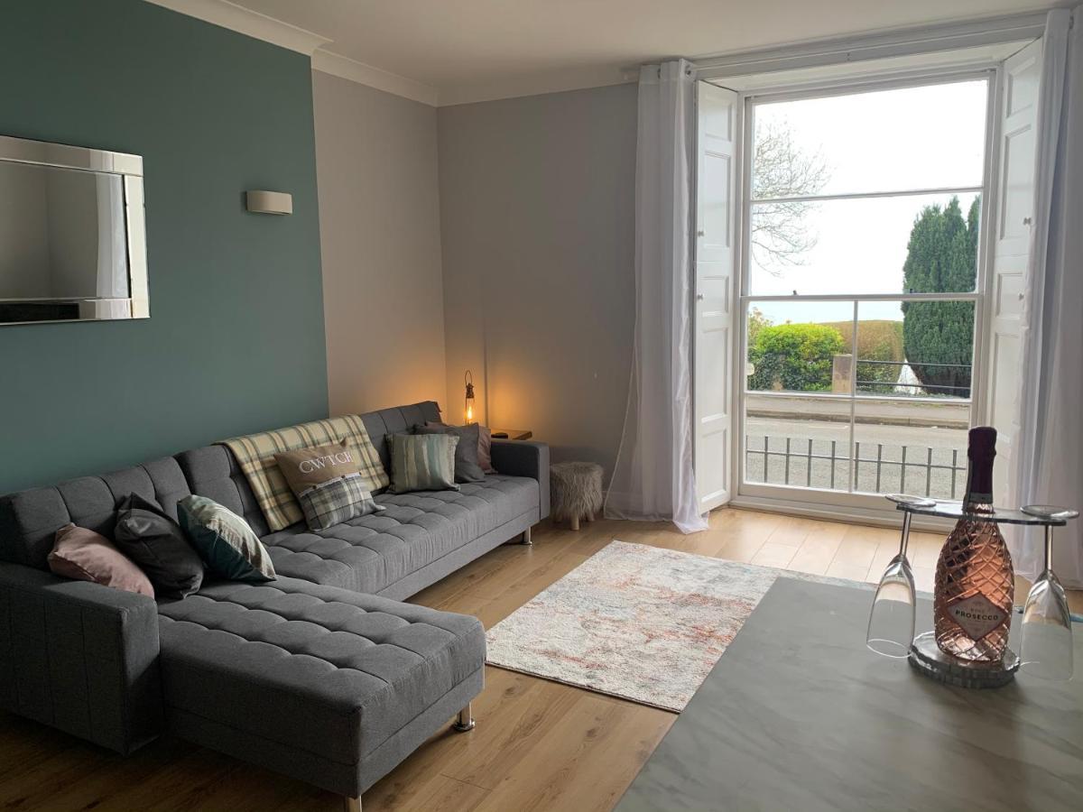 Beautiful Flat With Harbour Views Tenby Exterior photo